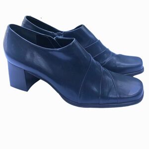 🎉SALE🎉$20 or 2 for $30🎉Gianni Bini navy zipper block Heels 8.5